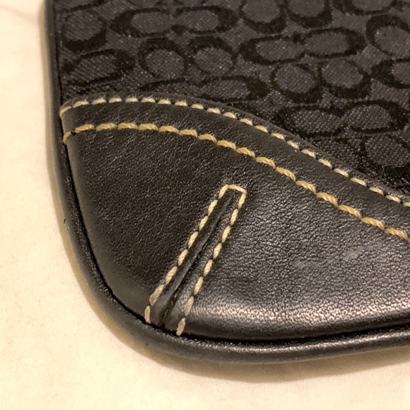 COACH  Black Signature Canvas Wristlet 🖤 - Like New! - Picture 5 of 11